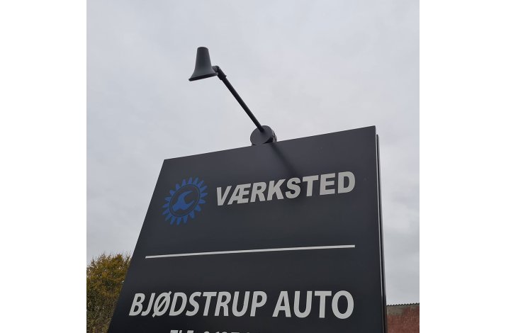 Pylon Spot St Til Montage